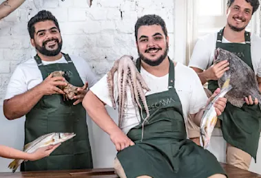 Ricardo Lapeyre brilha com pescados no Escama